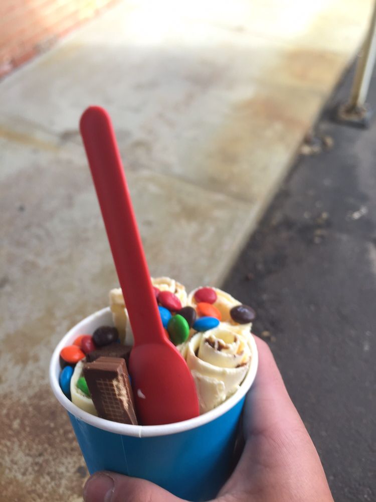 ROLLING MOO Updated October 2024 50 Photos & 27 Reviews 1700 Post Rd, Fairfield