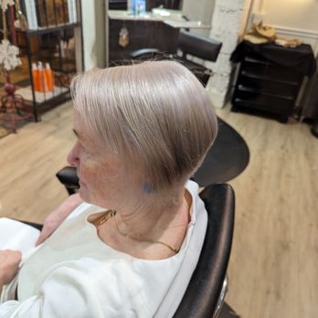 Vibe Salon - I love the perfect cut and color. And look at that shine. - Hair Salons Near Me - Mukilteo, Washington Vibe Salon - I love the perfect cut and color. And look at that shine. - Hair Salons Near Me - Mukilteo, Washington