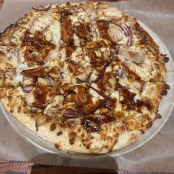 Uno Pizzeria & Grill - Thin crust BBQ Chicken pizza -Excellent - Pizza Near Me - Bellingham, Massachusetts Uno Pizzeria & Grill - Thin crust BBQ Chicken pizza -Excellent - Pizza Near Me - Bellingham, Massachusetts