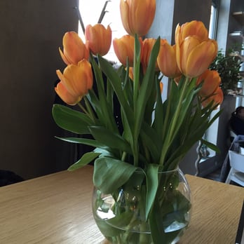 InFormal Kitchen - Fresh tulips for table decoration - Breakfast & Brunch Near Me - Warsaw, MZ
