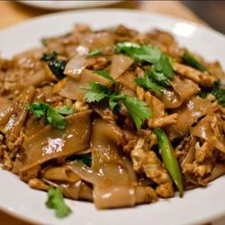 E-San Thai Cuisine - Pad see ew