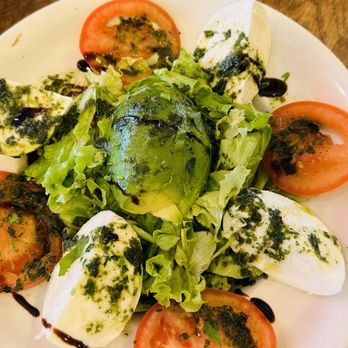 Le Chinon - Delicious salad - Bars Near Me - Paris, 75 Le Chinon - Delicious salad - Bars Near Me - Paris, 75