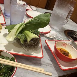 Toppings & sauces, noodles and veg Toppings & sauces, noodles and veg