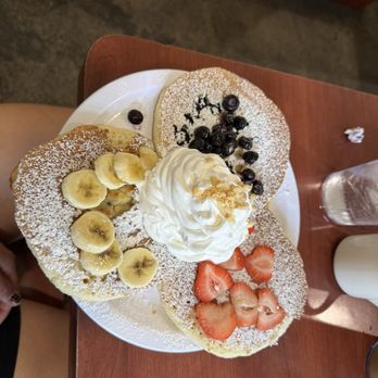 Eggs 'n Things - Waikiki Beach Eggspress - Breakfast & Brunch Near Me - Honolulu, Hawaii