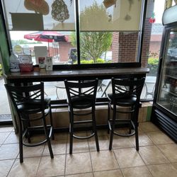 Baviellos Deli