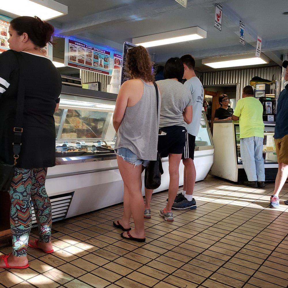 Fresh Catch - Big crowd - Hawaiian Near Me - Honolulu, Hawaii Fresh Catch - Big crowd - Hawaiian Near Me - Honolulu, Hawaii