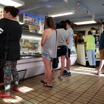 Fresh Catch - Big crowd - Hawaiian Near Me - Honolulu, Hawaii
