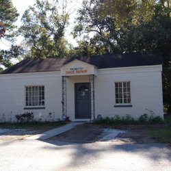 Palmetto Shoe Repair - The building where the cobbler is located