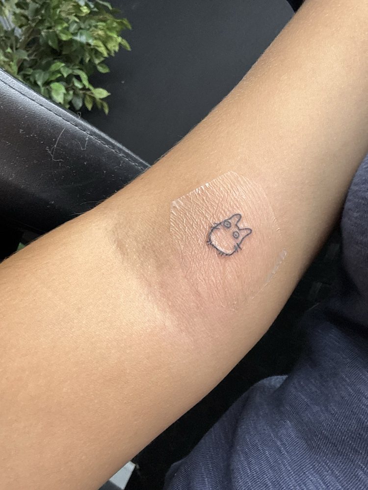 Hurts So Good Tattoo Studio Logo