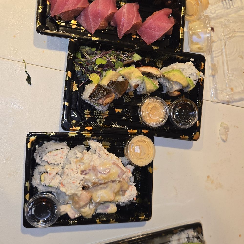 mayo and mayo and mayo stacked on top of the roll? wow!!!! gonna throw up!!! and I threw it all away. mayo and mayo and mayo stacked on top of the roll? wow!!!! gonna throw up!!! and I threw it all away.
