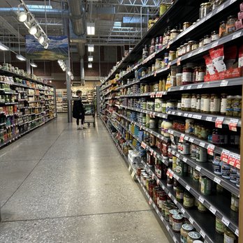 MOM's Organic Market - Inside - Grocery Near Me - Baltimore, Maryland