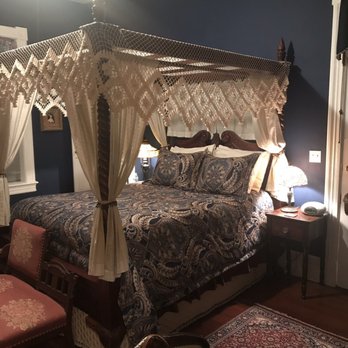 McMillan Inn - The Huntingdon room - Bed & Breakfast Near Me - Savannah, Georgia McMillan Inn - The Huntingdon room - Bed & Breakfast Near Me - Savannah, Georgia