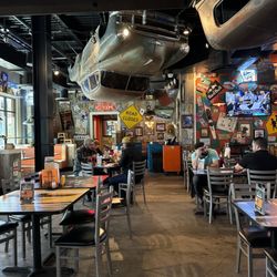 Sickies Garage Burgers & Brews - Sickies Dining