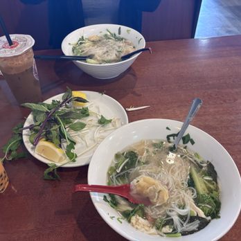 Pho Mama - 09. Wonton Noodle Soup - Vietnamese Near Me - Union City, California