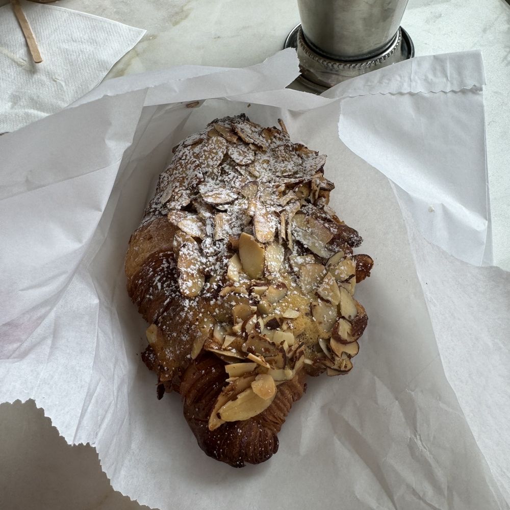 Cafe Le Fleurs - Coffee & Tea Near Me - Happy Valley, Oregon