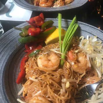 ViV - Pad Thai, Cashew King - Thai Near Me - New York, New York ViV - Pad Thai, Cashew King - Thai Near Me - New York, New York