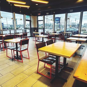 CityBird Tenders Beechmont - Dining area - Chicken Shop Near Me - Cincinnati, Ohio