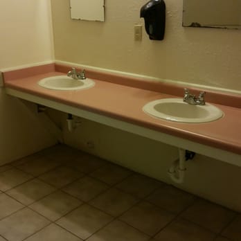 Bryce Pioneer Village - Common area bathroom - Hotels Near Me - Tropic, Utah