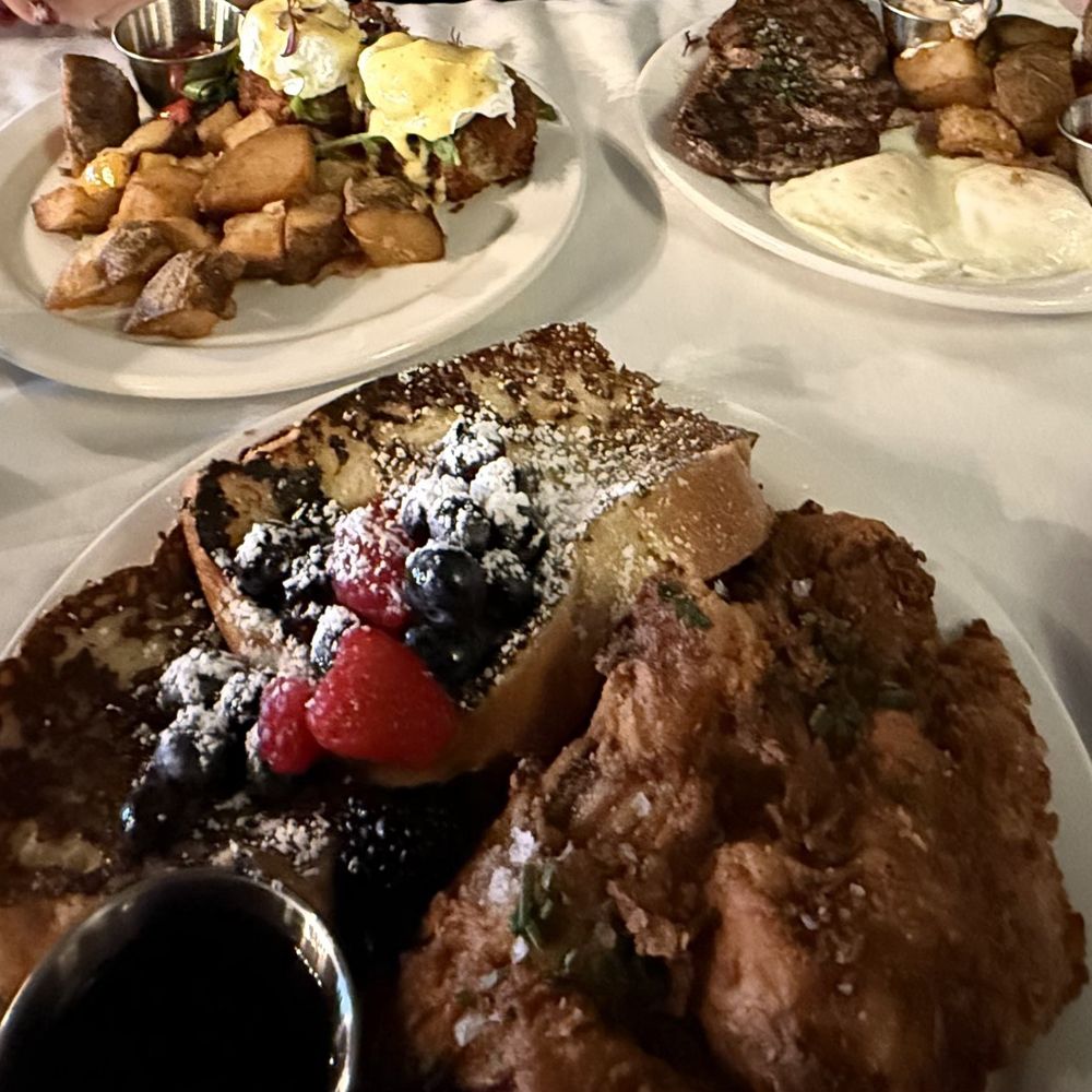 The Sheldon Inn - French Toast and fried chicken, Crab cakes Benedict and Rib Eye steak with country potatoes. - American Near Me - Elk Grove, California The Sheldon Inn - French Toast and fried chicken, Crab cakes Benedict and Rib Eye steak with country potatoes. - American Near Me - Elk Grove, California