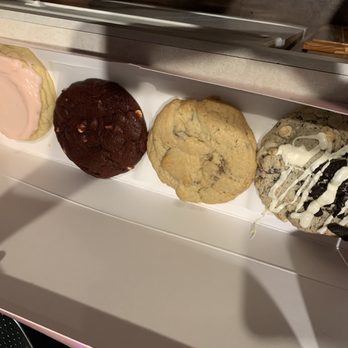 Crumbl - Allen - Bakeries Near Me - Allen, Texas Crumbl - Allen - Bakeries Near Me - Allen, Texas