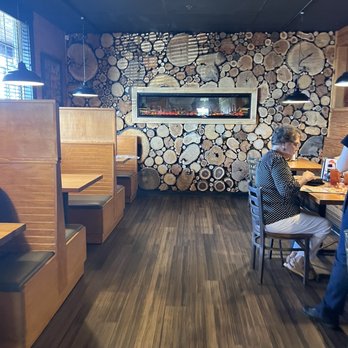 Cattleman's Roadhouse - Eating area - Steakhouses Near Me - Shepherdsville, Kentucky