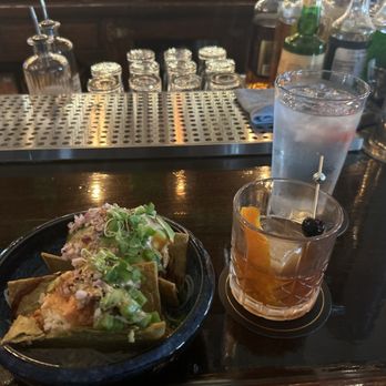 National Hotel - Spicy tuna tacos with pecan old fashioned - Hotels Near Me - Frenchtown, New Jersey National Hotel - Spicy tuna tacos with pecan old fashioned - Hotels Near Me - Frenchtown, New Jersey