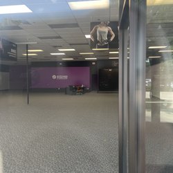 Fitness HQ Outlet - Empty store