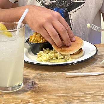 Saw's Soul Kitchen - Spicy Sweet Heat Fired Chicken Sandwich with Mac and cheese - Barbeque Near Me - Birmingham, Alabama