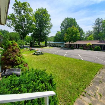 Adirondack Oasis Motel - a view of the motel from the balcony - Breakfast & Brunch Near Me - Lake George, New York