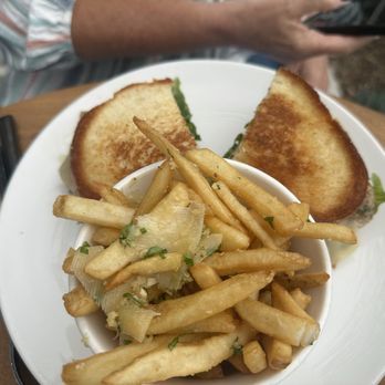 High/Low - Sandwich with fries - Breakfast & Brunch Near Me - Oceanside, California High/Low - Sandwich with fries - Breakfast & Brunch Near Me - Oceanside, California