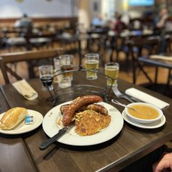Phoenix Club - Sausage sampler & potato pancakes