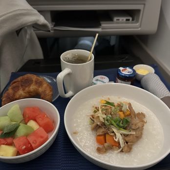 聯合航空 - Breakfast - Airlines Near Me - Hong Kong, HK