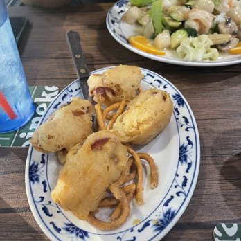 Main Garden - Appetizers, if you like bacon and shrimp and bbq pork you will love this - Chinese Near Me - Kent, Washington