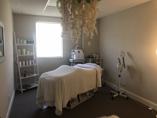 Now Open in Overland Park! - Now Open in Overland Park! We are proud to offer customized facials, hydrafacials, microdermabrasions, peels, waxing , lash and brow tints. Call (754) 600-7797 to schedule your appointment or book online today! Now Open in Overland Park! - Now Open in Overland Park! We are proud to offer customized facials, hydrafacials, microdermabrasions, peels, waxing , lash and brow tints. Call (754) 600-7797 to schedule your appointment or book online today!