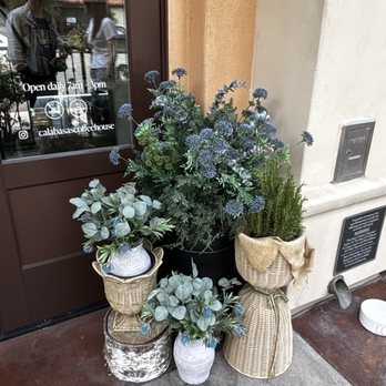 Calabasas Coffee House - Coffee & Tea Near Me - Calabasas, California