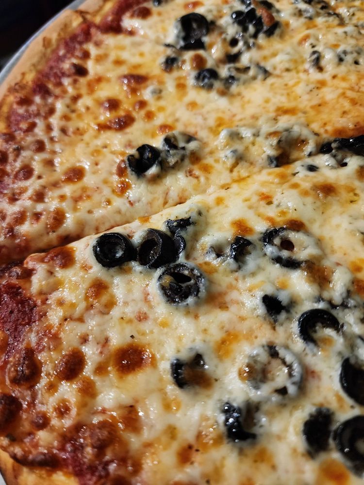 Riverwalk Pizzeria - Lake Forest Logo