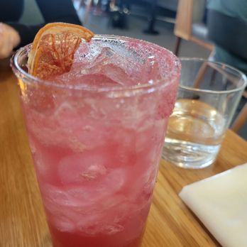 Earls Kitchen + Bar - Paloma rosa - New American Near Me - Miami, Florida