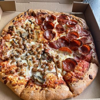 Pizza Fan - Small 1/2 Mush, Sausage - 1/2 Pepperoni - Pizza Near Me - Cleveland, Ohio Pizza Fan - Small 1/2 Mush, Sausage - 1/2 Pepperoni - Pizza Near Me - Cleveland, Ohio