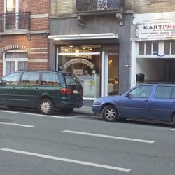 Friterie Tatayet - Vue sur la friterie de l'autre côté de la rue. Attention, zone de parking payante !