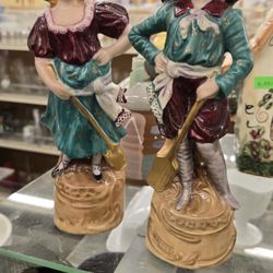 Milkmaids (?) figurines.