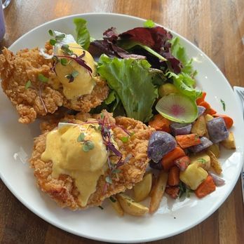 Lapisara Eatery - Fried chicken Benedict - Breakfast & Brunch Near Me - San Francisco, California