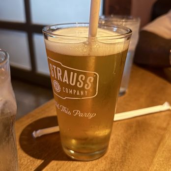 Karl Strauss Brewing Company - House blonde - Breweries Near Me - Temecula, California