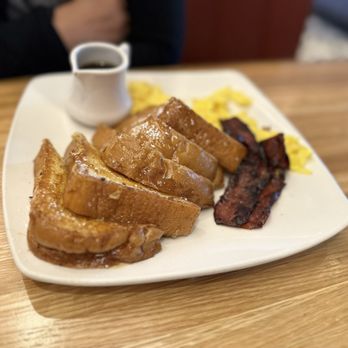 Silver Diner - caramel French toast, bacon, and eggs - New American Near Me - National Harbor, Maryland Silver Diner - caramel French toast, bacon, and eggs - New American Near Me - National Harbor, Maryland
