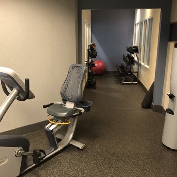 Hampton Inn Eugene - Very narrow space for the weights. - Hotels Near Me - Eugene, Oregon