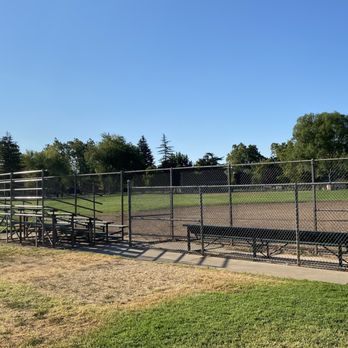 Tahoe Park - Parks Near Me - Sacramento, California Tahoe Park - Parks Near Me - Sacramento, California