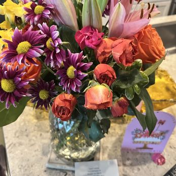 Sammy's Flowers - Mother's Day Flowers $140 !!! Day of delivery - Florists Near Me - Portland, Oregon