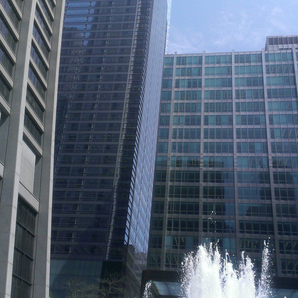 Exelon Plaza - Great spring summer outdoor lunch seating area. - Local Flavor Near Me - Chicago, Illinois