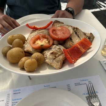 Bar Caloura - Swordfish and tuna (incorrect and undercooked) from The second visit. - Bars Near Me - Lagoa, 20 Bar Caloura - Swordfish and tuna (incorrect and undercooked) from The second visit. - Bars Near Me - Lagoa, 20