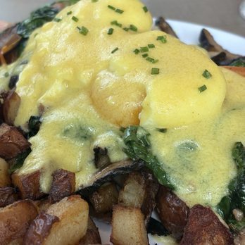 Brunch House - Veggie eggs Benedict w added sausage - Breakfast & Brunch Near Me - Grand Rapids, Michigan
