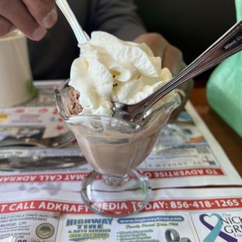 South Star Diner - Delicious chocolate, ice cream, fresh whipped cream - Diners Near Me - Mount Holly, New Jersey South Star Diner - Delicious chocolate, ice cream, fresh whipped cream - Diners Near Me - Mount Holly, New Jersey